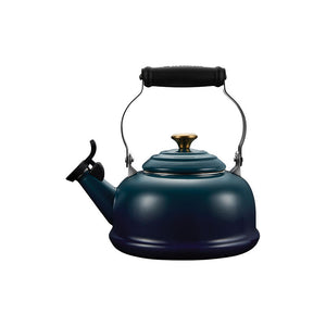Le Creuset Classic Whistling Kettle - Agave