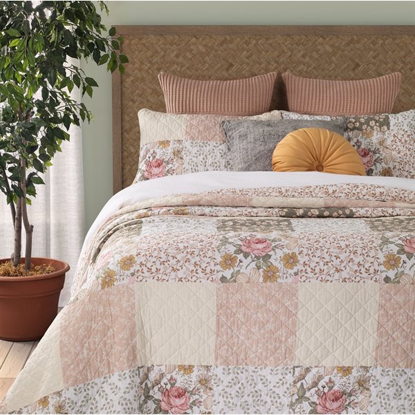 Quilt and Shams Set - Agatha